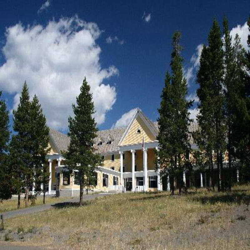 Lake Yellowstone Hotel And Cabins Bagian luar foto